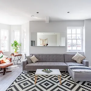  Apartment 2 Bedroom With Sofa Bed In