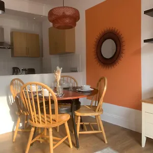  Apartment Charming 1-bedroom In Westcliff, Close To Beaches And Attractions